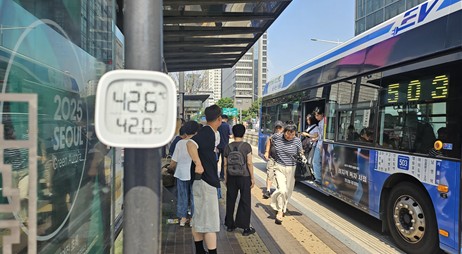 “중앙차로 버스정류장 평균 온도 39.1°C”